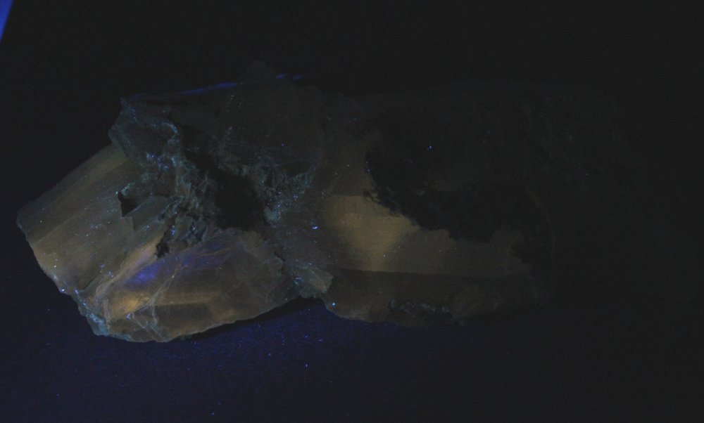 Selenite sotto UVA